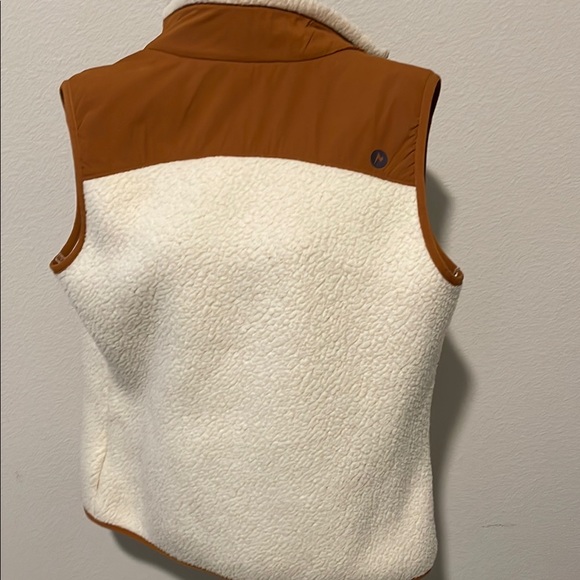 Marmot Tan and Cream Fleece Vest comfort and style - Picture 12 of 12